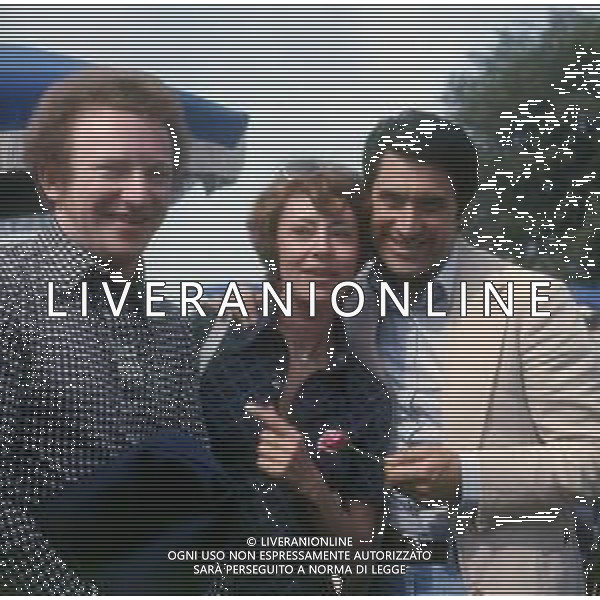 RETROSPETTIVA LANDO BUZZANCA ATTORE E CANTANTE NELLA FOTO LANDO BUZZANCA CON CATERINA VALENTE E IL MARITO ROY BUDD A CANNES AG ALDO LIVERANI SAS