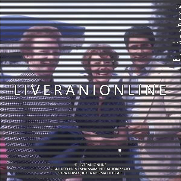 RETROSPETTIVA LANDO BUZZANCA ATTORE E CANTANTE NELLA FOTO LANDO BUZZANCA CON CATERINA VALENTE E IL MARITO ROY BUDD A CANNES AG ALDO LIVERANI SAS