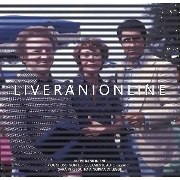 RETROSPETTIVA LANDO BUZZANCA ATTORE E CANTANTE NELLA FOTO LANDO BUZZANCA CON CATERINA VALENTE E IL MARITO ROY BUDD A CANNES AG ALDO LIVERANI SAS