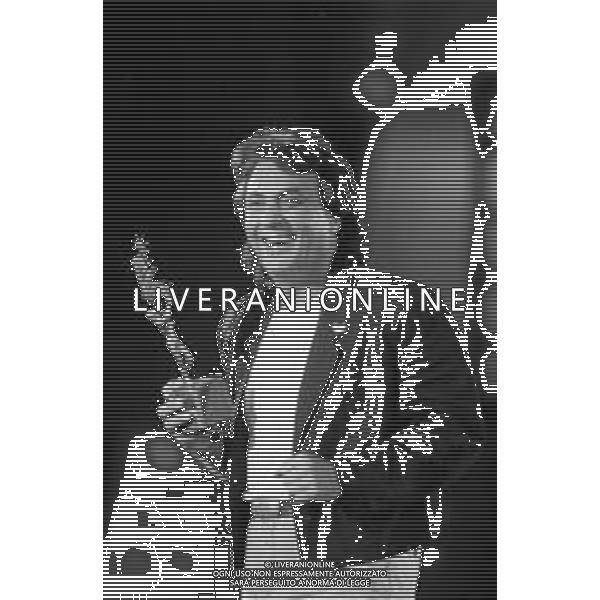 RETROSPETTIVA TULLIO DE PISCOPO CANTAUTORE E PERCUSSIONISTA NELLA FOTO AL FESTIVALBAR NEL 1988 AG ALDO LIVERANI SAS