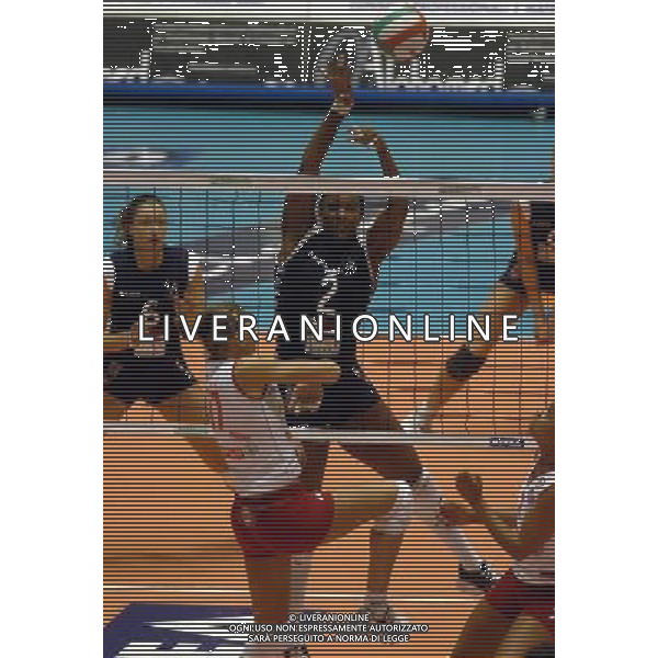 TORINO 23/10/05 FINDOMESTIC VOLLEY CUP FEMMINILE DESPAR COLUSSI PERUGIA-KERAKOLL CHIERI NELLA FOTO MURO SCOTT DANIELLE PH GIGI ARCAINI/AG.ALDO LIVERANI