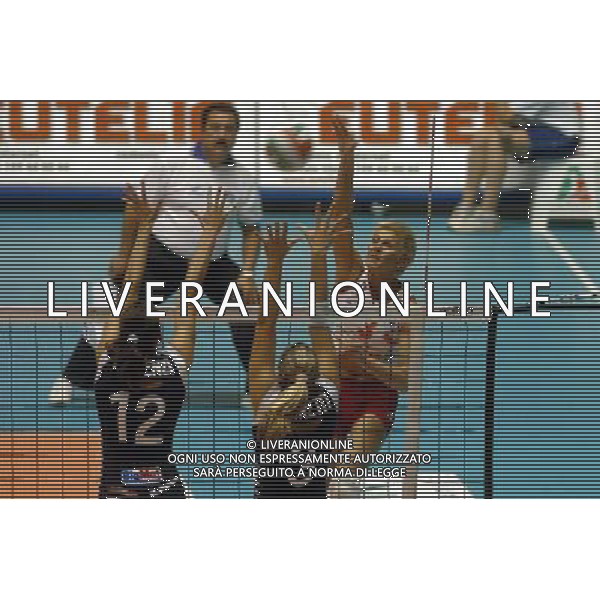 TORINO 23/10/05 FINDOMESTIC VOLLEY CUP FEMMINILE DESPAR COLUSSI PERUGIA-KERAKOLL CHIERI NELLA FOTO SWIENIEWIC DOROTA PH GIGI ARCAINI/AG.ALDO LIVERANI