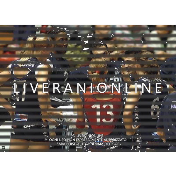 TORINO 23/10/05 FINDOMESTIC VOLLEY CUP FEMMINILE DESPAR COLUSSI PERUGIA-KERAKOLL CHIERI NELLA FOTO TIME OUT CHIERI PH GIGI ARCAINI/AG.ALDO LIVERANI