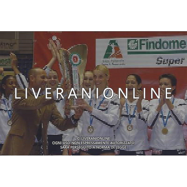 TORINO 231005 FINDOMESTIC VOLLEY CUP FEMMINILE FINALE FOPPAPEDRETTI BERGAMO-ASYSTEL NOVARA NELLA FOTO PREMIAZIONE NOVARA PH GIGI ARCAINI/AG.ALDO LIVERANI