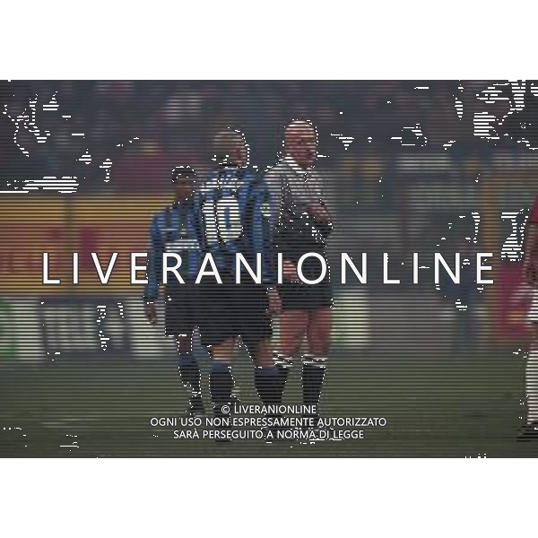 22-11-1997 MILANO CAMPIONATO DI CALCIO SERIE A INTER-MILAN 2-2 NELLA FOTO RONALDO E L\'ARBITRO PIERLUIGI COLLINA AG ALDO LIVERANI SAS