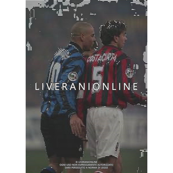 22-11-1997 MILANO CAMPIONATO DI CALCIO SERIE A INTER-MILAN 2-2 NELLA FOTO RONALDO E ALESSANDRO COSTACURTA AG ALDO LIVERANI SAS