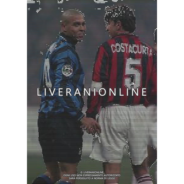22-11-1997 MILANO CAMPIONATO DI CALCIO SERIE A INTER-MILAN 2-2 NELLA FOTO RONALDO E ALESSANDRO COSTACURTA AG ALDO LIVERANI SAS