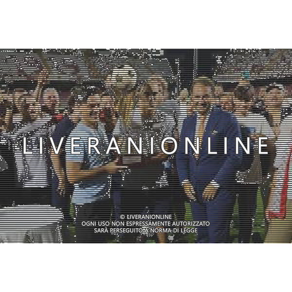 TRIANGOLARE SALERNITANA-REGGINA-ADANA DEMIRSPOR \'TROFEO IERVOLINO\' SALERNO 30.07.2022 NELLA FOTO LA PREMIAZIONE DI VINCENZO MONTELLA CON LA COPPA CON IL PRESIDENTE DELLA SALERNITANA DANILO IERVOLINO ©GARREFFA/AGENZIA ALDO LIVERANI SAS