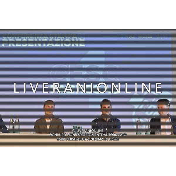 © TVRG Presentazione Fabregas nella foto Dennis Wise SX amministratore delegato Como e Cesc Fabregas DX Como 01-08-2022 Conferenza stampa di presentazione di Cesc Fabregas nuovo giocatore del Como foto Roberto Garavaglia/ag. Aldo Liverani sas/AGENZIA ALDO LIVERANI SAS
