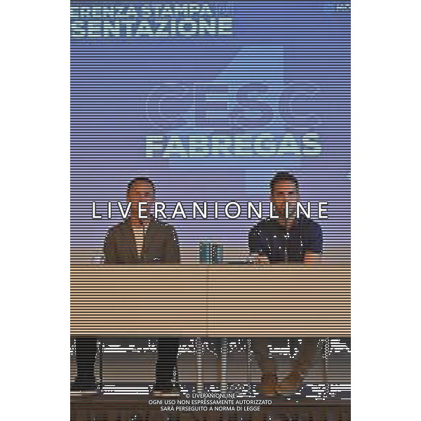 © TVRG Presentazione Fabregas nella foto Cesc Fabregas e sulla SX Dennis Wise amministratore delegato Como Como 01-08-2022 Conferenza stampa di presentazione di Cesc Fabregas nuovo giocatore del Como foto Roberto Garavaglia/ag. Aldo Liverani sas/AGENZIA ALDO LIVERANI SAS