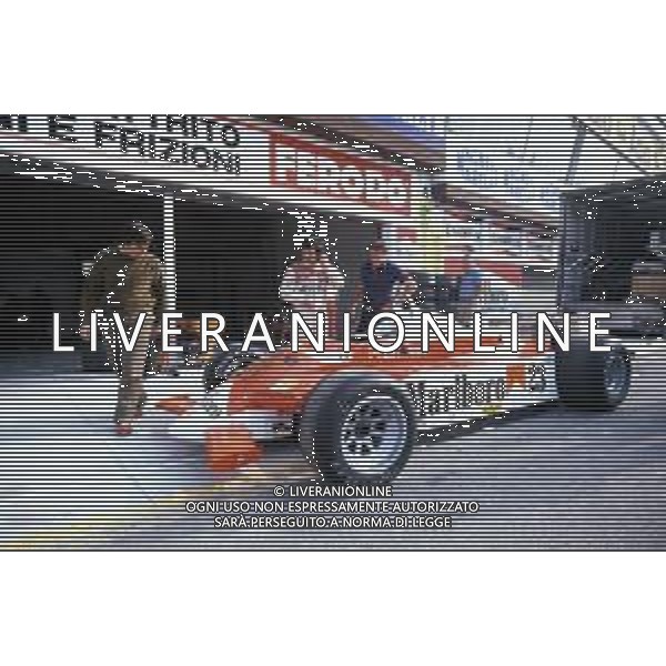 RETROSPETTIVA BRUNO GIACOMELLI PILOTA AUTOMOBILISTICO NELLA FOTO IN PISTA NELL\'ANNO 1980 ©Archivio Giovanni Liverani/AGENZIA ALDO LIVERANI SAS