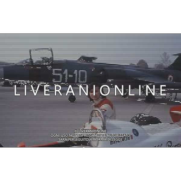 RETROSPETTIVA BRUNO GIACOMELLI PILOTA AUTOMOBILISTICO NELLA FOTO DURANTE LA PREPARAZIONE PER LA SFIDA CON UN JET NELL\'ANNO 1981 ©Archivio Giovanni Liverani/AGENZIA ALDO LIVERANI SAS