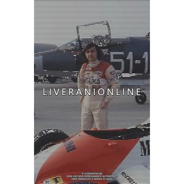 RETROSPETTIVA BRUNO GIACOMELLI PILOTA AUTOMOBILISTICO NELLA FOTO DURANTE LA PREPARAZIONE PER LA SFIDA CON UN JET NELL\'ANNO 1981 ©Archivio Giovanni Liverani/AGENZIA ALDO LIVERANI SAS