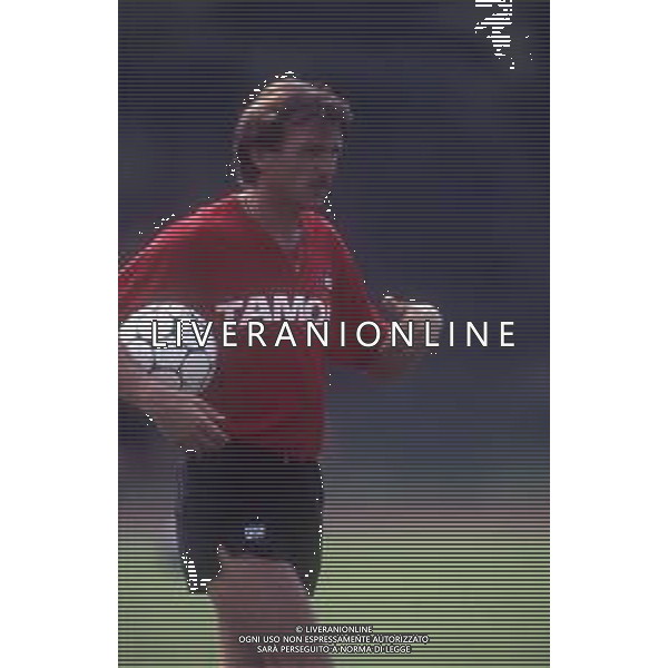 RETROSPETTIVA PIERLUIGI FROSIO ALLENATORE NELLA FOTO PIERLUIGI FROSIO ALLENATORE ATALANTA NELL\'ANNO 1990-1991 AG ALDO LIVERANI SAS 