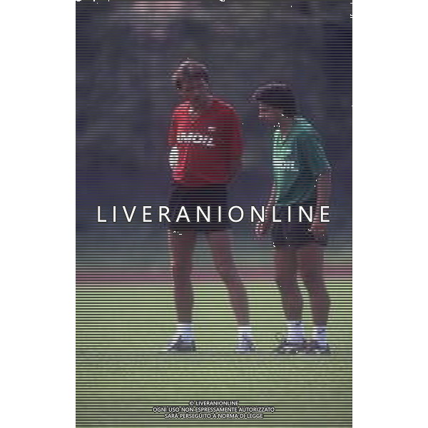 RETROSPETTIVA PIERLUIGI FROSIO ALLENATORE NELLA FOTO PIERLUIGI FROSIO ALLENATORE ATALANTA NELL\'ANNO 1990-1991 CON ELIGIO NICOLINI AG ALDO LIVERANI SAS 