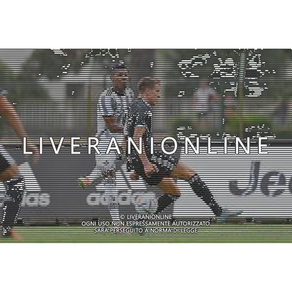 Villar Perosa (To) 04.08.2022 Campo Sportivo G. Scirea ©Manuela Viganti/Agenzia Aldo Liverani Partita Amichevole Juventus A vs Juventus Under 23 Nella foto: alex sandro e daniel leo ©Viganti/AGENZIA ALDO LIVERANI SAS