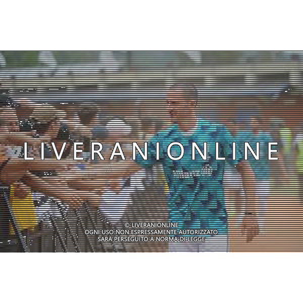 Villar Perosa (To) 04.08.2022 Campo Sportivo G. Scirea ©Manuela Viganti/Agenzia Aldo Liverani Partita Amichevole Juventus A vs Juventus Under 23 Nella foto: leonardo bonucci saluta i tifosi ©Viganti/AGENZIA ALDO LIVERANI SAS
