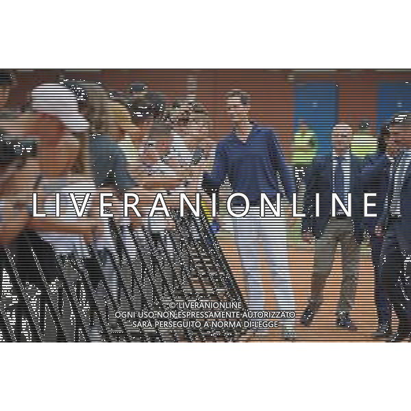 Villar Perosa (To) 04.08.2022 Campo Sportivo G. Scirea ©Manuela Viganti/Agenzia Aldo Liverani Partita Amichevole Juventus A vs Juventus Under 23 Nella foto: john elkann fa i selfie con i tifosi ©Viganti/AGENZIA ALDO LIVERANI SAS