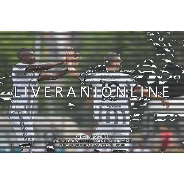 Villar Perosa (To) 04.08.2022 Campo Sportivo G. Scirea ©Manuela Viganti/Agenzia Aldo Liverani Partita Amichevole Juventus A vs Juventus Under 23 Nella foto: esultanza leonardo bonucci e deni zakaria ©Viganti/AGENZIA ALDO LIVERANI SAS