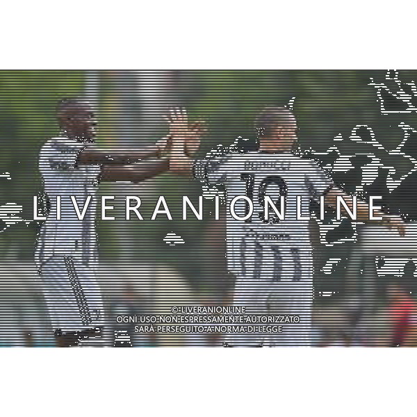Villar Perosa (To) 04.08.2022 Campo Sportivo G. Scirea ©Manuela Viganti/Agenzia Aldo Liverani Partita Amichevole Juventus A vs Juventus Under 23 Nella foto: esultanza leonardo bonucci e deni zakaria ©Viganti/AGENZIA ALDO LIVERANI SAS