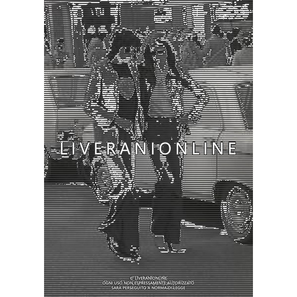 RETROSPETTIVA CHARLOTTE RAMPLING ATTRICE NELLA FOTO CHARLOTTE RAMPLING A CANNES NELL\'ANNO 1976 CON SECONDO MARITO JEAN MICHEL JARRE AG ALDO LIVERANI SAS 