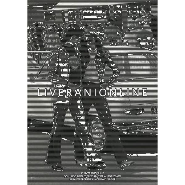 RETROSPETTIVA CHARLOTTE RAMPLING ATTRICE NELLA FOTO CHARLOTTE RAMPLING A CANNES NELL\'ANNO 1976 CON SECONDO MARITO JEAN MICHEL JARRE AG ALDO LIVERANI SAS 