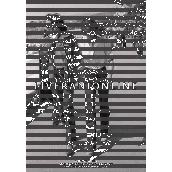 RETROSPETTIVA CHARLOTTE RAMPLING ATTRICE NELLA FOTO CHARLOTTE RAMPLING A CANNES NELL\'ANNO 1976 CON SECONDO MARITO JEAN MICHEL JARRE AG ALDO LIVERANI SAS 