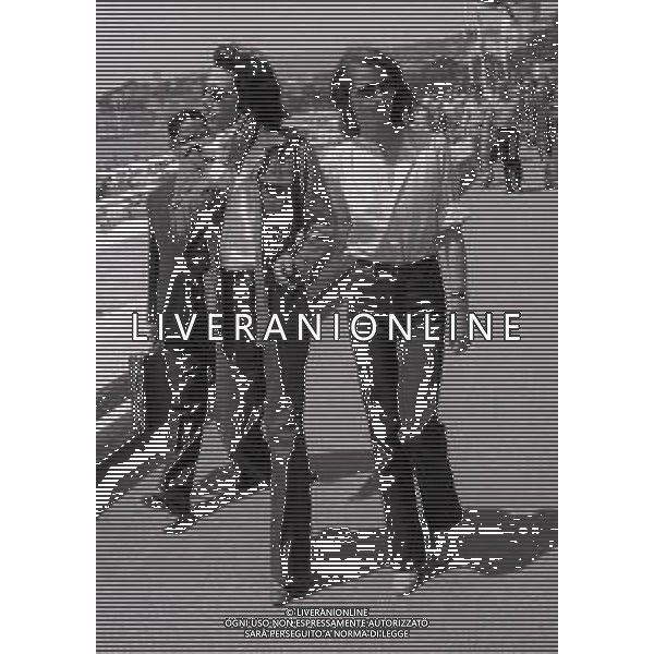 RETROSPETTIVA CHARLOTTE RAMPLING ATTRICE NELLA FOTO CHARLOTTE RAMPLING A CANNES NELL\'ANNO 1976 CON SECONDO MARITO JEAN MICHEL JARRE AG ALDO LIVERANI SAS 