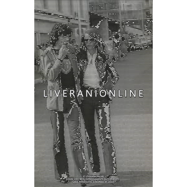 RETROSPETTIVA CHARLOTTE RAMPLING ATTRICE NELLA FOTO CHARLOTTE RAMPLING A CANNES NELL\'ANNO 1976 CON SECONDO MARITO JEAN MICHEL JARRE AG ALDO LIVERANI SAS 