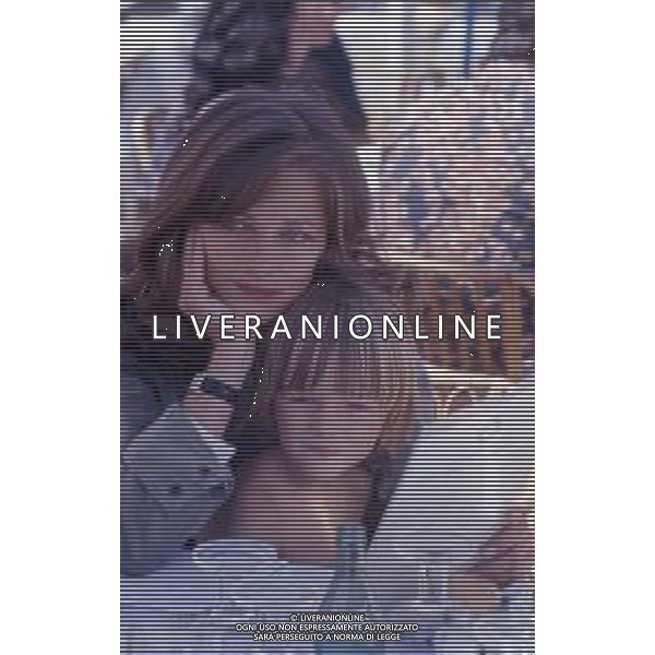 RETROSPETTIVA CHARLOTTE RAMPLING ATTRICE NELLA FOTO CHARLOTTE RAMPLING A CANNES NELL\'ANNO 1976 CON IL FIGLIO BARNABY  AG ALDO LIVERANI SAS  