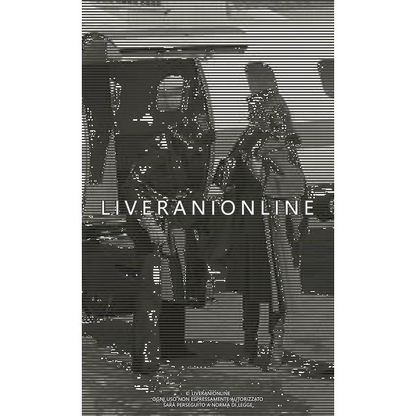 RETROSPETTIVA CHARLOTTE RAMPLING ATTRICE NELLA FOTO CHARLOTTE RAMPLING CON IL MARITO BRYAN SOUTHCOMBE NELL\'ANNO 1975 A SAINT MORITZ AG ALDO LIVERANI SAS
