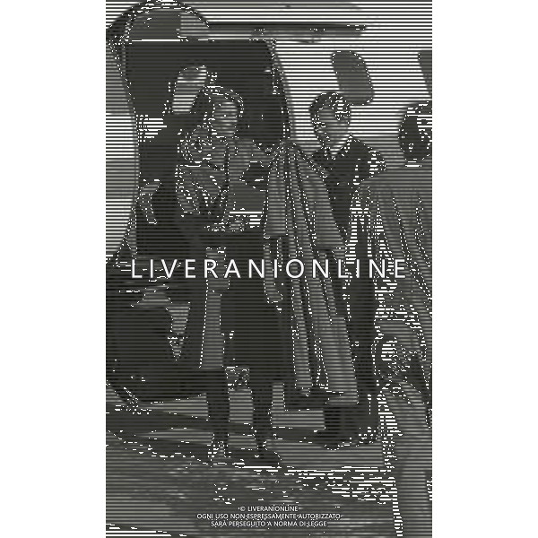 RETROSPETTIVA CHARLOTTE RAMPLING ATTRICE NELLA FOTO CHARLOTTE RAMPLING CON IL MARITO BRYAN SOUTHCOMBE NELL\'ANNO 1975 A SAINT MORITZ AG ALDO LIVERANI SAS
