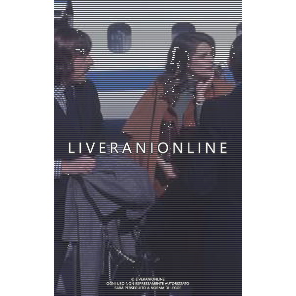 RETROSPETTIVA CHARLOTTE RAMPLING ATTRICE NELLA FOTO CHARLOTTE RAMPLING CON IL MARITO BRYAN SOUTHCOMBE NELL\'ANNO 1975 A SAINT MORITZ AG ALDO LIVERANI SAS