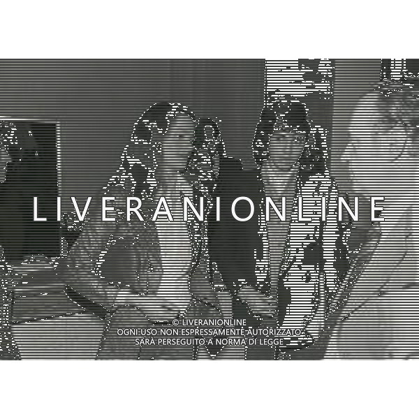 RETROSPETTIVA CHARLOTTE RAMPLING ATTRICE NELLA FOTO CHARLOTTE RAMPLING A CANNES NELL\'ANNO 1977 E IL SECONDO MARITO JEAN MICHEL JARRE AG ALDO LIVERANI SAS  