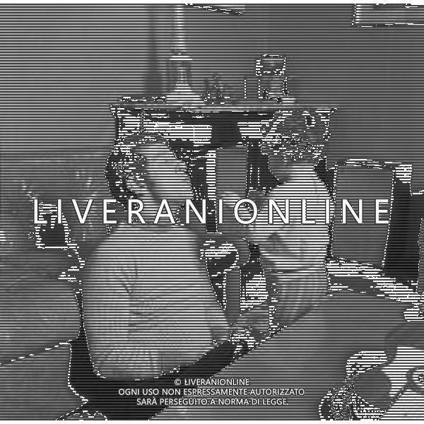 RETROSPETTIVA EMIDIO REMIGI DETTO MEMO, CANTANTE NELLA FOTO A MILANO NELLA SUA CASA CON IL FIGLIO STEFANO NEL NOVEMBRE DEL 1969  ©Archivio Giovanni Liverani/AG ALDO LIVERANI SAS  