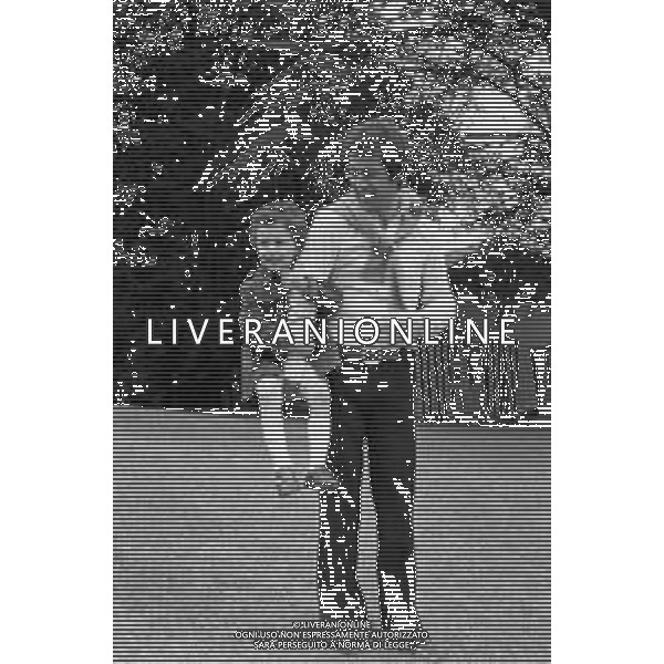 RETROSPETTIVA EMIDIO REMIGI DETTO MEMO, CANTANTE NELLA FOTO A SAINT VINCENT CON IL FIGLIO STEFANO NEL 1971  ©Archivio Giovanni Liverani/AG ALDO LIVERANI SAS  