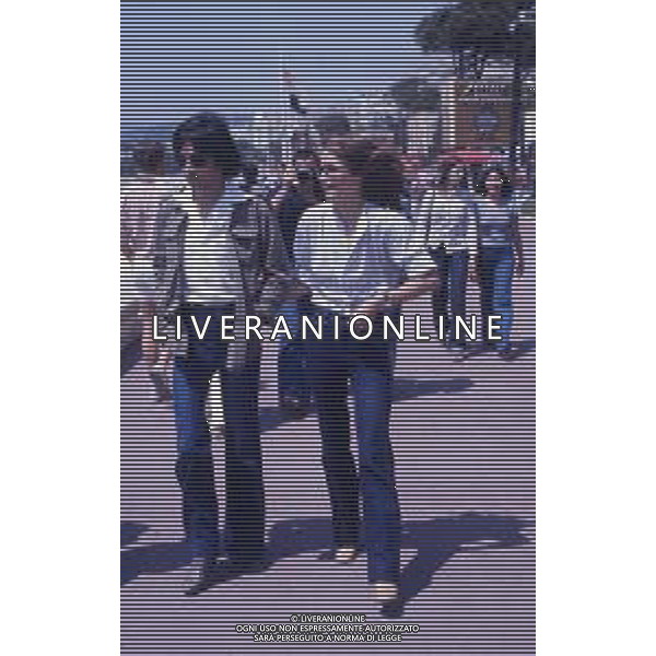 RETROSPETTIVA CHARLOTTE RAMPLING ATTRICE NELLA FOTO CHARLOTTE RAMPLING A CANNES CON IL MARITO JEAN CLAUDE JARRE NELL\'ANNO 1975 AG ALDO LIVERANI SAS