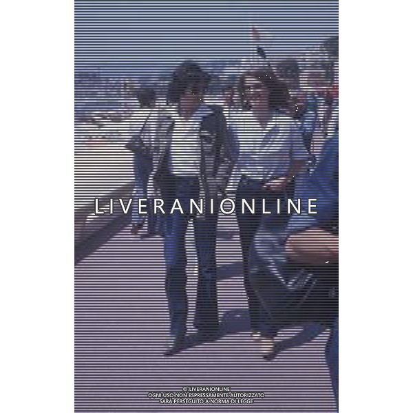 RETROSPETTIVA CHARLOTTE RAMPLING ATTRICE NELLA FOTO CHARLOTTE RAMPLING A CANNES CON IL MARITO JEAN CLAUDE JARRE NELL\'ANNO 1975 AG ALDO LIVERANI SAS
