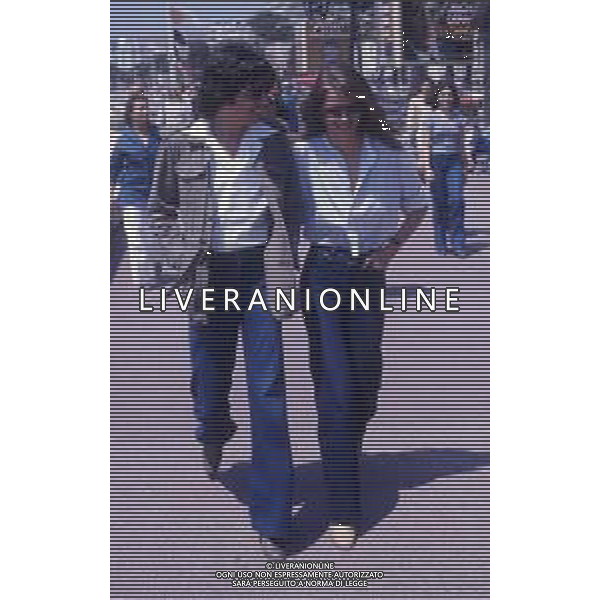 RETROSPETTIVA CHARLOTTE RAMPLING ATTRICE NELLA FOTO CHARLOTTE RAMPLING A CANNES CON IL MARITO JEAN CLAUDE JARRE NELL\'ANNO 1975 AG ALDO LIVERANI SAS