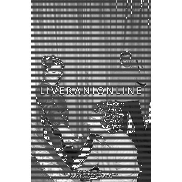 RETROSPETTIVA EMIDIO REMIGI DETTO MEMO, CANTANTE NELLA FOTO CON PIPPO BAUDO E PAOLA TEDESCO A MILANO NEL 1975  ©Archivio Giovanni Liverani/AG ALDO LIVERANI SAS  