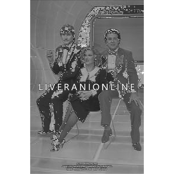 RETROSPETTIVA EMIDIO REMIGI DETTO MEMO, CANTANTE NELLA FOTO CON LORETTA GOGGI CON IL MARITO GIANNI BREZZA NEL PROGRAMMA TELEVISIVO \'GOGGI QUIZ\' A MILANO NEL 1983  ©Archivio Giovanni Liverani/AG ALDO LIVERANI SAS   