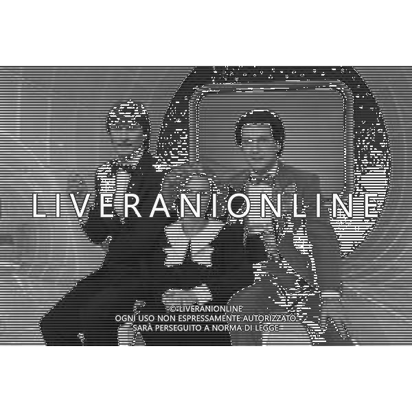 RETROSPETTIVA EMIDIO REMIGI DETTO MEMO, CANTANTE NELLA FOTO CON LORETTA GOGGI CON IL MARITO GIANNI BREZZA NEL PROGRAMMA TELEVISIVO \'GOGGI QUIZ\' A MILANO NEL 1983  ©Archivio Giovanni Liverani/AG ALDO LIVERANI SAS   