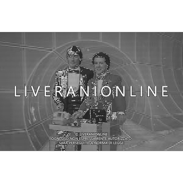 RETROSPETTIVA EMIDIO REMIGI DETTO MEMO, CANTANTE NELLA FOTO CON IL MARITO GIANNI BREZZA NEL PROGRAMMA TELEVISIVO \'GOGGI QUIZ\' A MILANO NEL 1983  ©Archivio Giovanni Liverani/AG ALDO LIVERANI SAS   