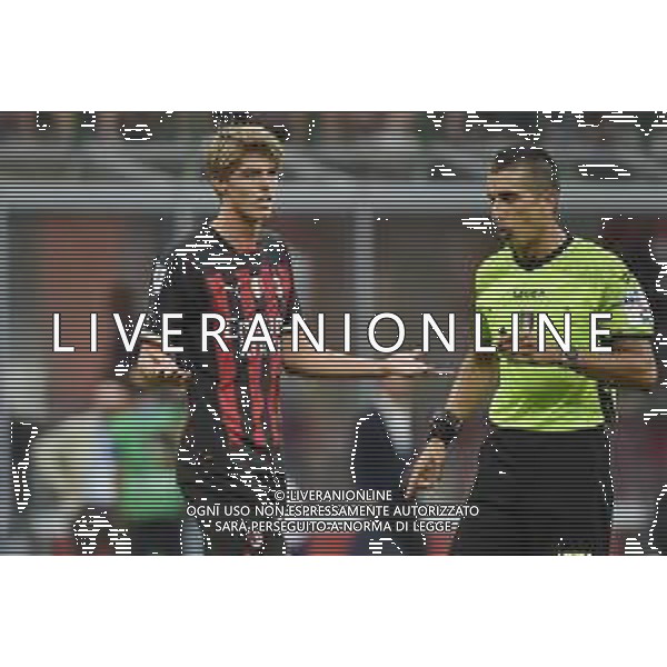 Charles de Ketelaere (Milan) e sulla DX l\'arbitro Livio Marinelli di Tivoli (Roma) Milan vs Udinese Milano 13-08-2022 Stadio Giuseppe Meazza - San Siro Campionato Serie A TIM - 1a giornata foto Roberto Garavaglia/ag. Aldo Liverani sas