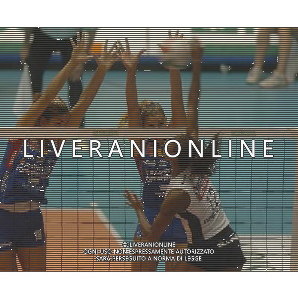 TORINO 23/10/05 FINDOMESTIC SUOER CUP FEMMINILE RADIO 105 FOPPAPEDRETTI BERGAMO NELLA FOTO POLIAK MAJA CON PICCININI FRANCESCA PH GIGI ARCAINI AG.ALDO LIVERANI