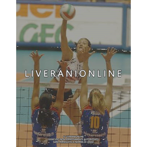 TORINO 23/10/05 FINDOMESTIC SUOER CUP FEMMINILE ORSOLA ASYSTEL NOVARA NELLA FOTO LETO NATASA PH GIGI ARCAINI AG.ALDO LIVERANI