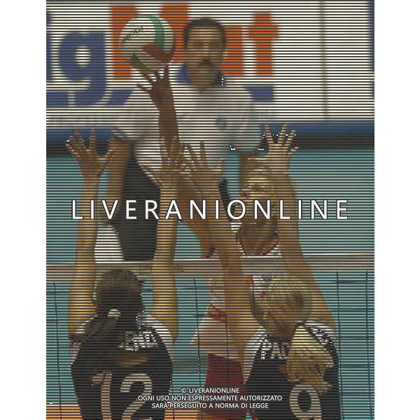 TORINO 23/10/05 FINDOMESTIC SUOER CUP FEMMINILE DESPAR COLUSSI PERUGIA NELLA FOTO SWIENIEWICZ DOROTA PH GIGI ARCAINI AG.ALDO LIVERANI