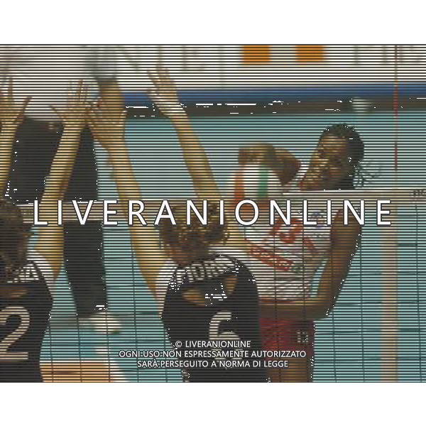 TORINO 23/10/05 FINDOMESTIC SUOER CUP FEMMINILE DESPAR COLUSSI PERUGIA NELLA FOTO VASCONCELOS MIRKA FRANCIA PH GIGI ARCAINI AG.ALDO LIVERANI
