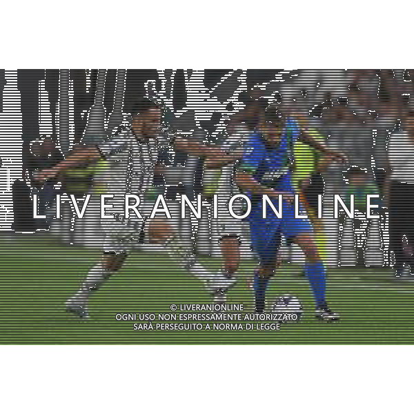 Torino 15.08.2022 Allianz Stadium ©Manuela Viganti/Agenzia Aldo Liverani Juventus vs Sassuolo Campionato Calcio Serie A TIM 2022/2023 1a giornata Nella foto: filip kostic e domenico berardi ©Viganti/AGENZIA ALDO LIVERANI SAS