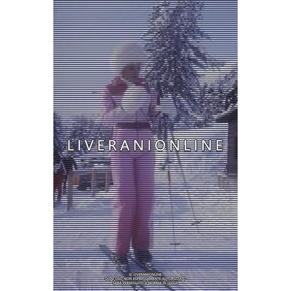 RETROSPETTIVA FARAH DIBA PAHLAVI IMPERATRICE DI PERSIA NELLA FOTO FARAH DIBA PAHLAVI IMPERATRICE DI PERSIA A SAINT MORITZ ANNI 70 AG ALDO LIVERANI SAS